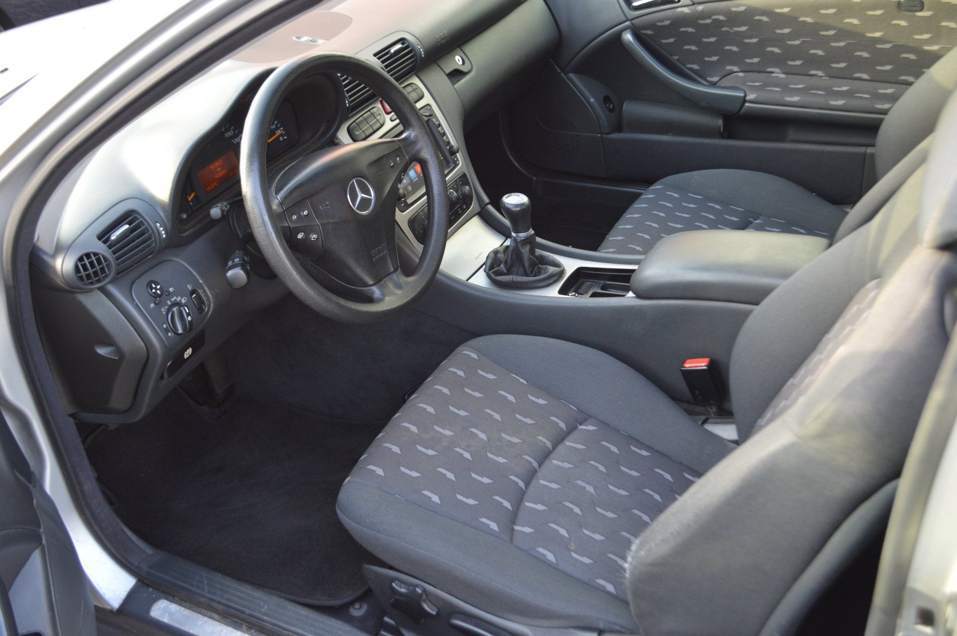 Mercedes-Benz C-klasse Sportcoupé 180 Airco Pano Stuurbekra, Auto's, Gebruikt, 4 cilinders, 129 pk, 4 stoelen