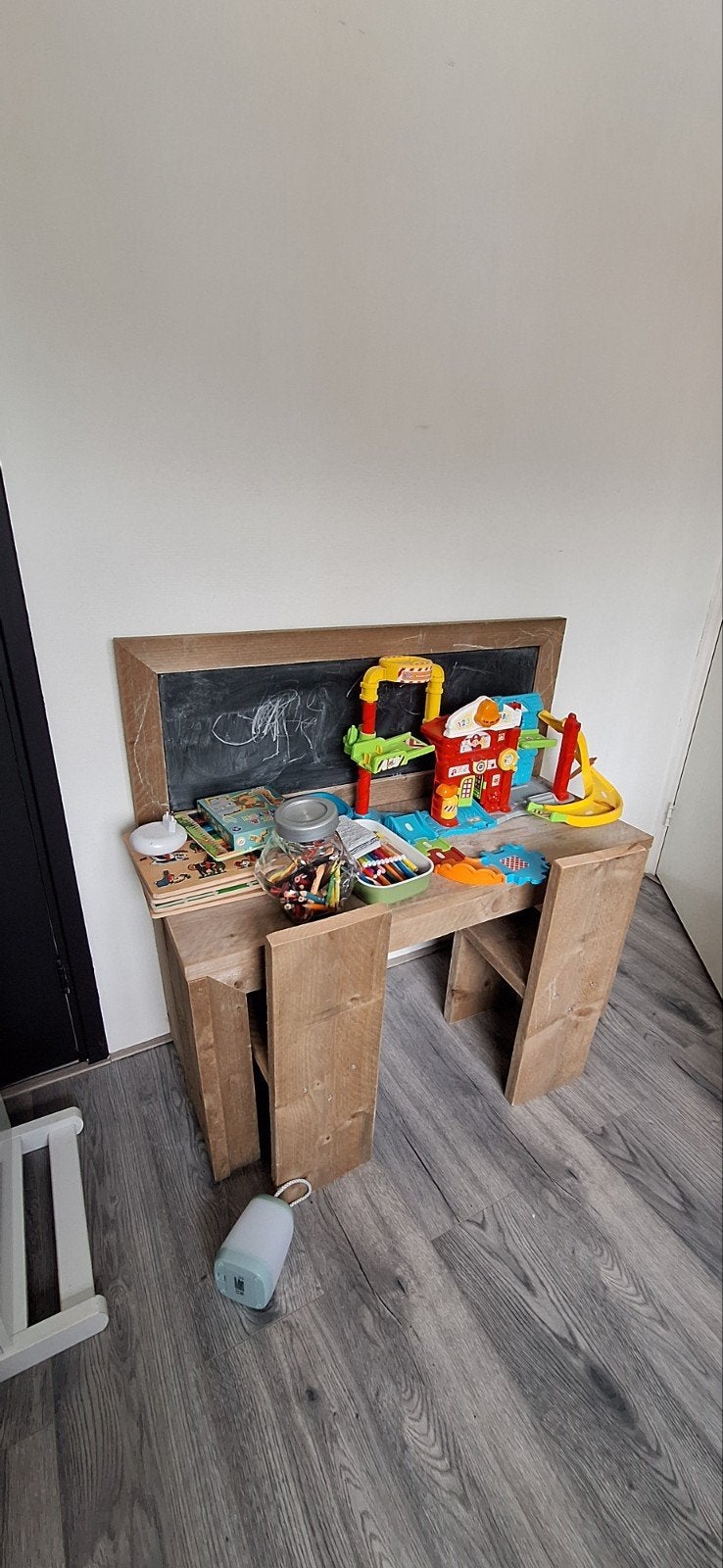 Kinder knutseltafel met 2 stoeltjes, Ophalen