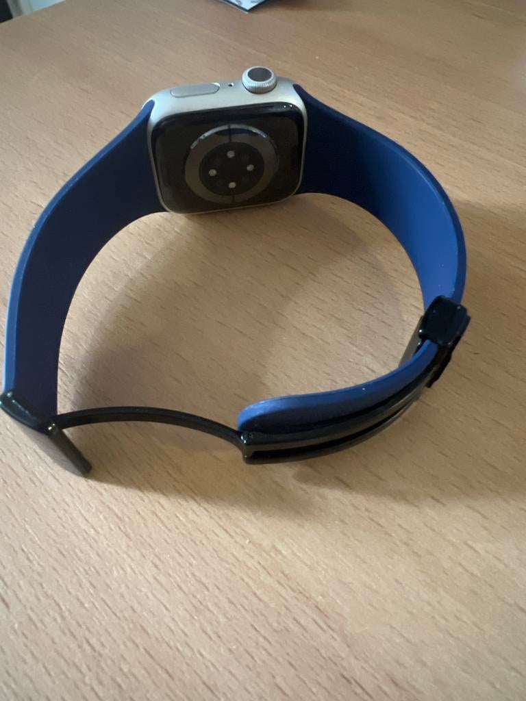 Apple Watch met blauw bandje - in goede gebruikte staat., Sieraden, Tassen en Uiterlijk, Smartwatches, Gebruikt, Apple Watch ⌚️