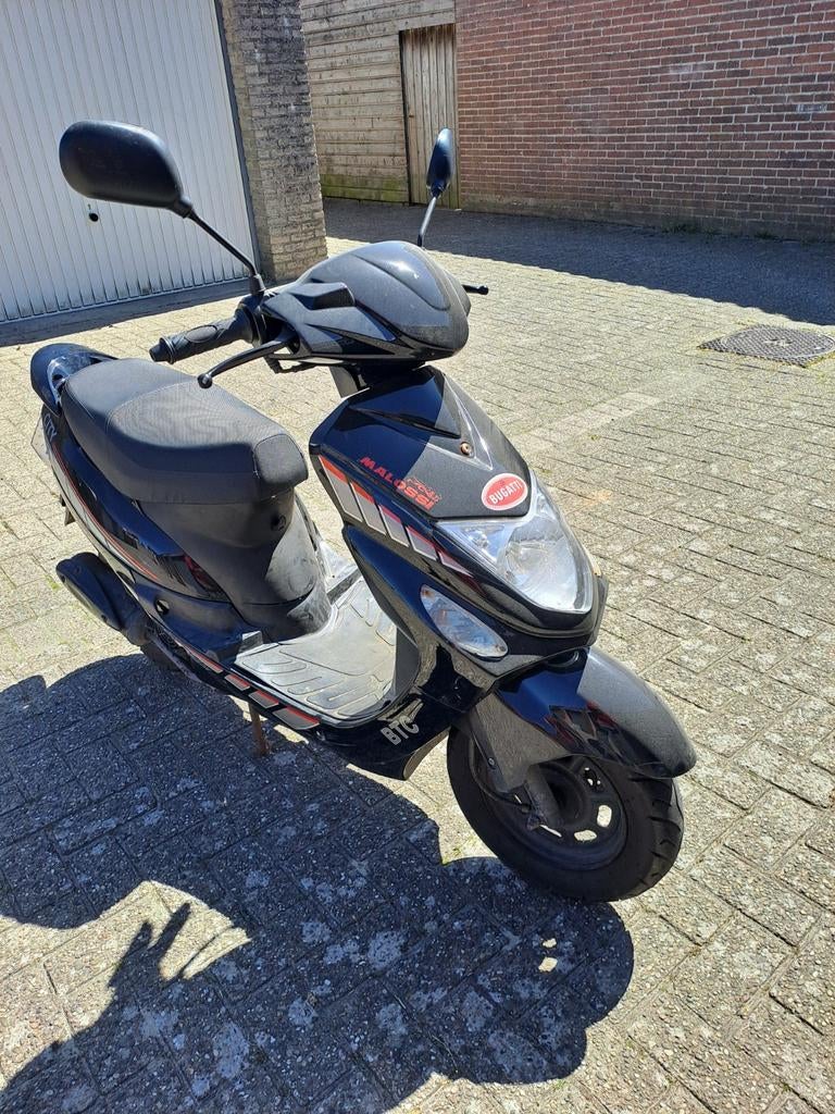Zwarte BTC scooter met Bugatti en Malossi stickers, Ophalen of Verzenden, Gebruikt, Overige typen, Overige merken