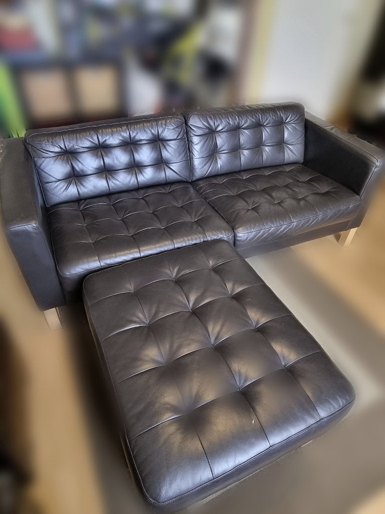 Sofa + poef, bank in zwart leer + voetenbank Ikea Landskrona, Ophalen, Moderne, klassieke, elegante, tijdloze look, 150 tot 200 cm