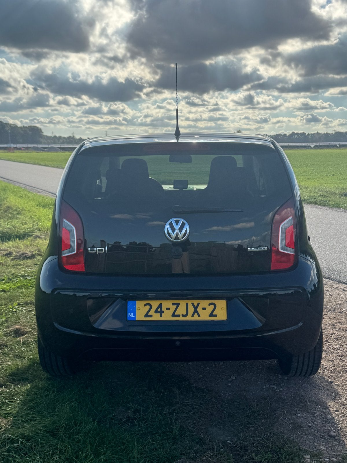 Foto 6 van Volkswagen up! 1.0 55KW AUT 2013 Zwart