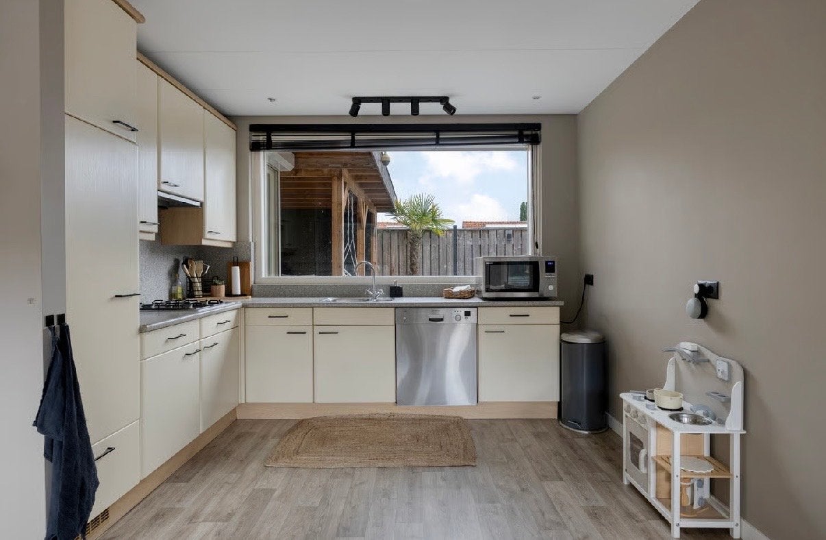 Keuken gratis afhalen (2 september), Huis en Inrichting, Keuken | Complete keukens, Ophalen, Gebruikt, Crème, Hoekkeuken