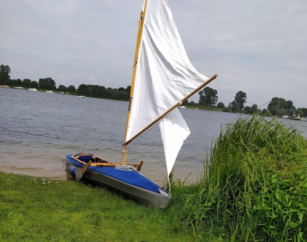 Opvouwbare Kolbri zeilkano met tuigage en roer, Ophalen, Gebruikt