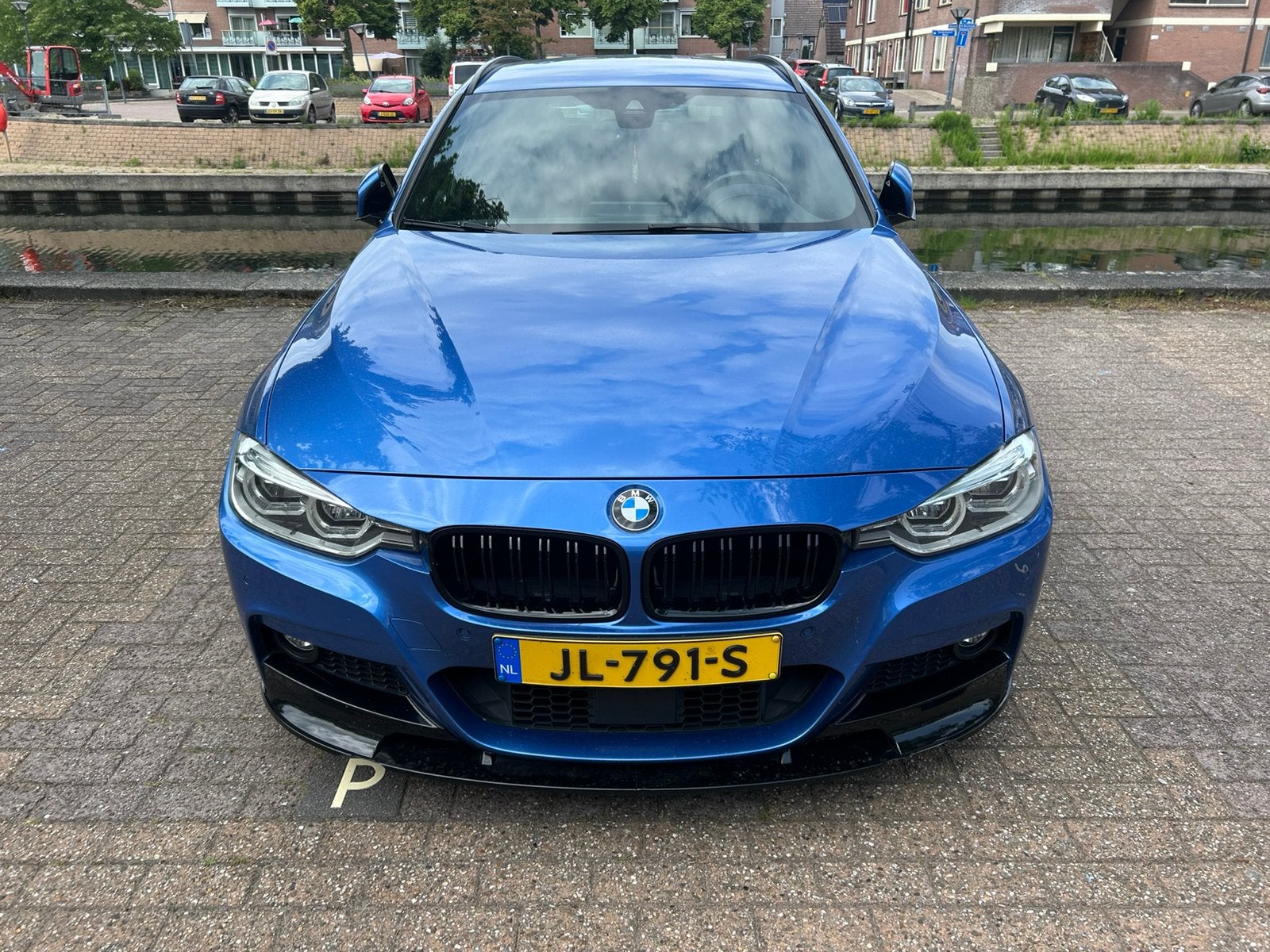 BMW 3-Serie 320i 2016   240 pk, 1998 cc, Achterwielaandrijving, 1800 kg, 4 cilinders