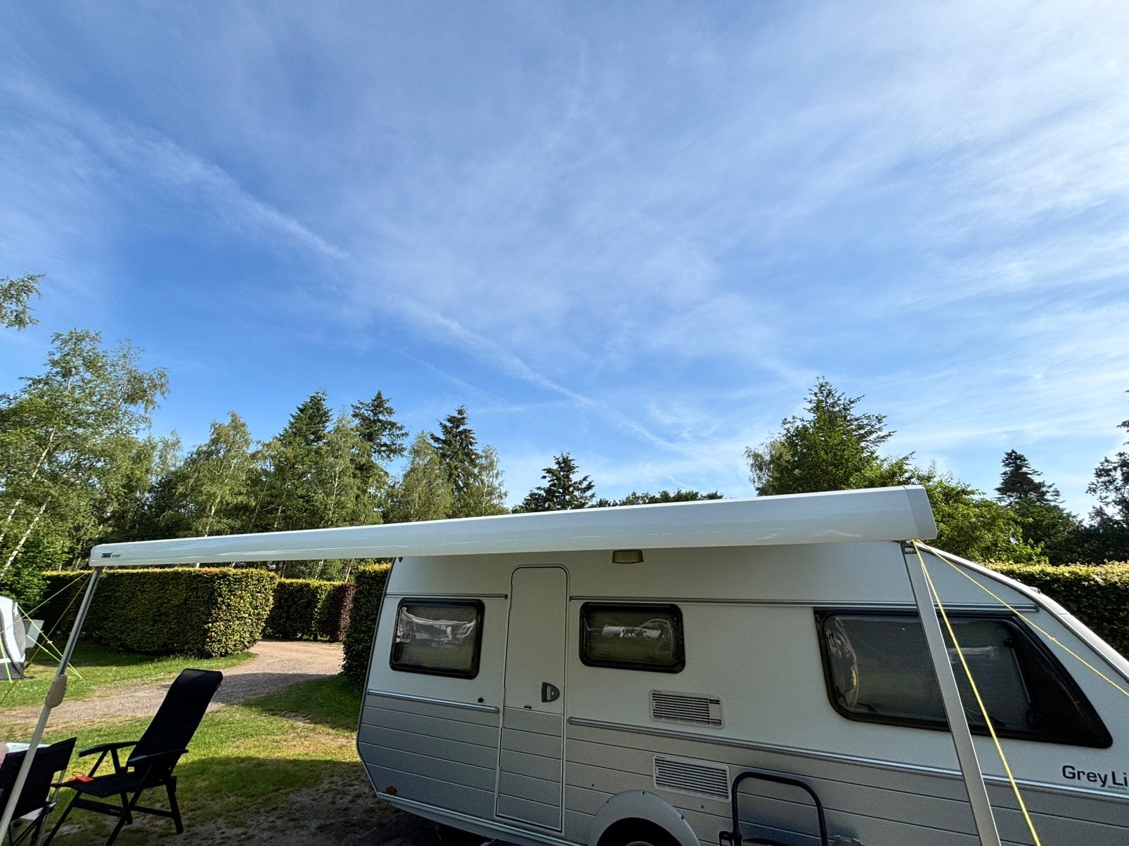Thule Omnistor 6300, Misty grey 375cm, Ophalen, Zo goed als nieuw