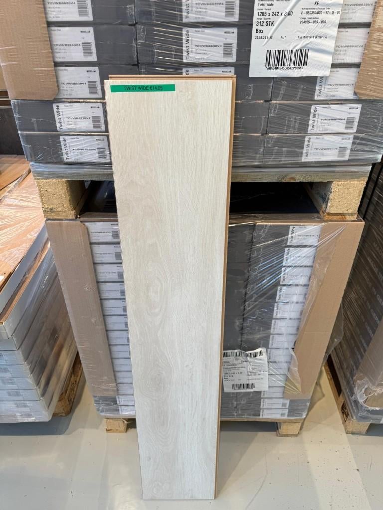 Direct ophalen | Pallet uitverkoop laminaat 8mm | Utrecht, Doe-het-zelf en Verbouw, 4131 NH, Nieuw, Info@ivloer.nl, 10 m² of meer