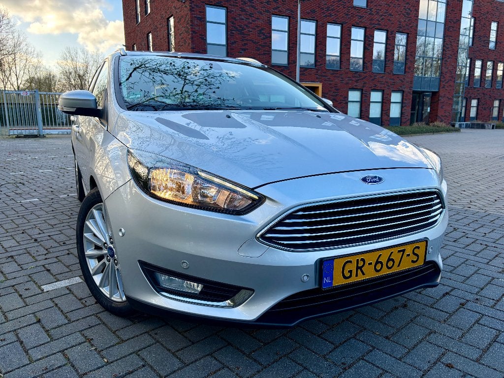 Ford Focus 1.0 Ecoboost TREKHAAK/AIRCO/DISTRIBUTIE VERVANGEN, Zwart, Origineel Nederlands, Handgeschakeld, 1216 kg