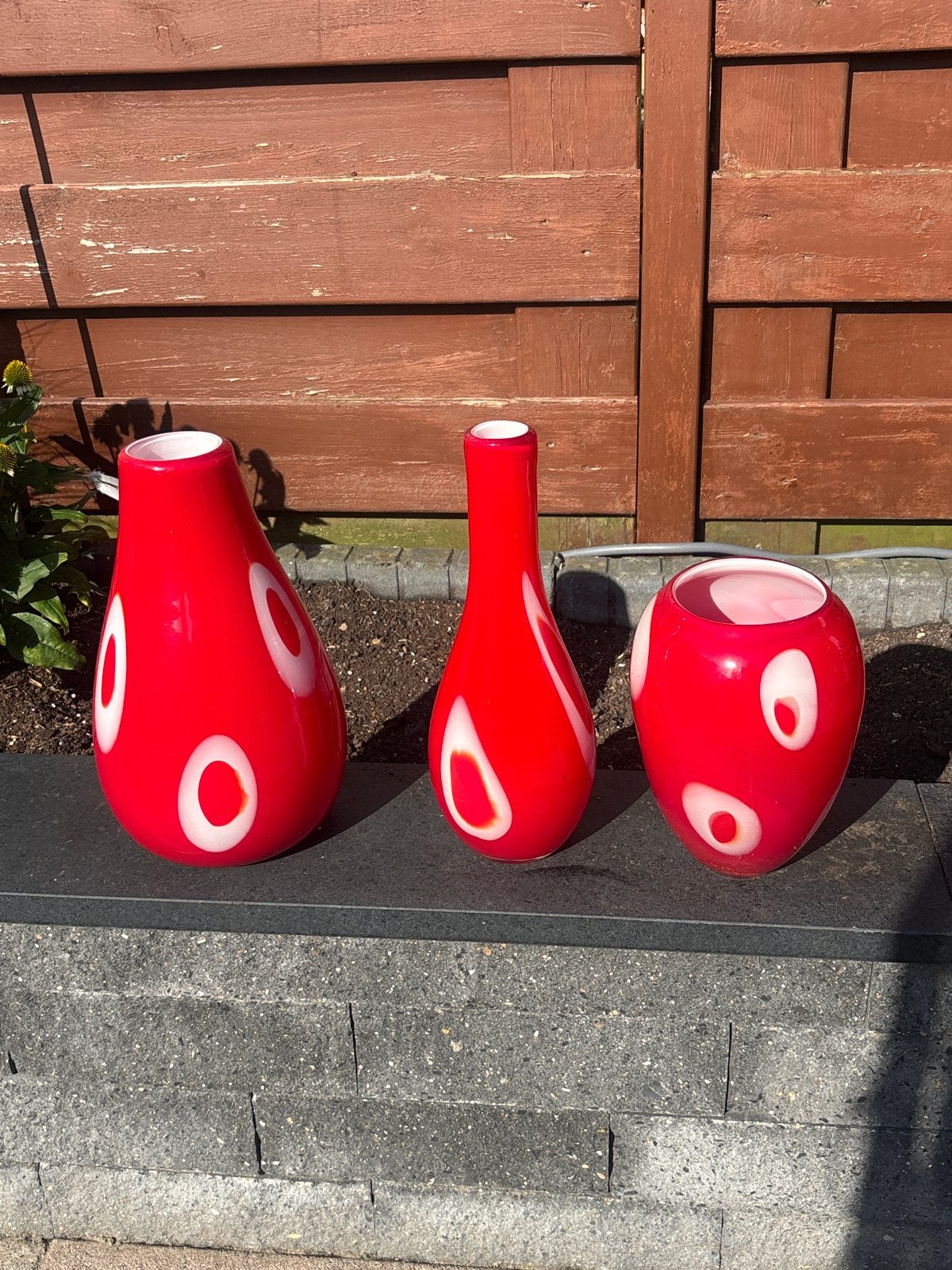 Set van 3 rode vazen met witte stippen, Antiek en Kunst, Ophalen