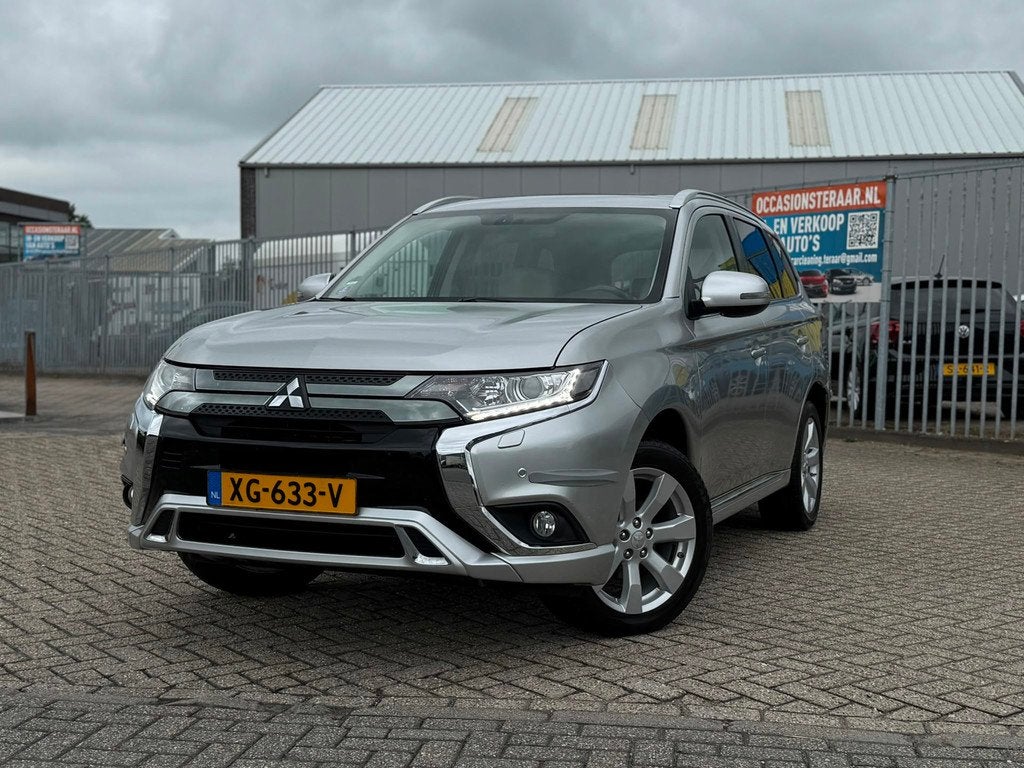 Mitsubishi Outlander 2.4 PHEV Pure#Dak#Carplay#TwinMotor 4WD, Auto's, Mitsubishi, Bedrijf, Te koop, Outlander, 4x4, ABS, Achteruitrijcamera