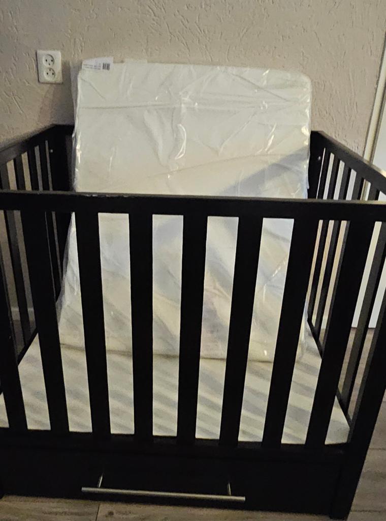 Box Patrick met lade, matras en 2 hoezen + boxkleed, Ophalen, Zo goed als nieuw, Vierkant, Boxkleed
