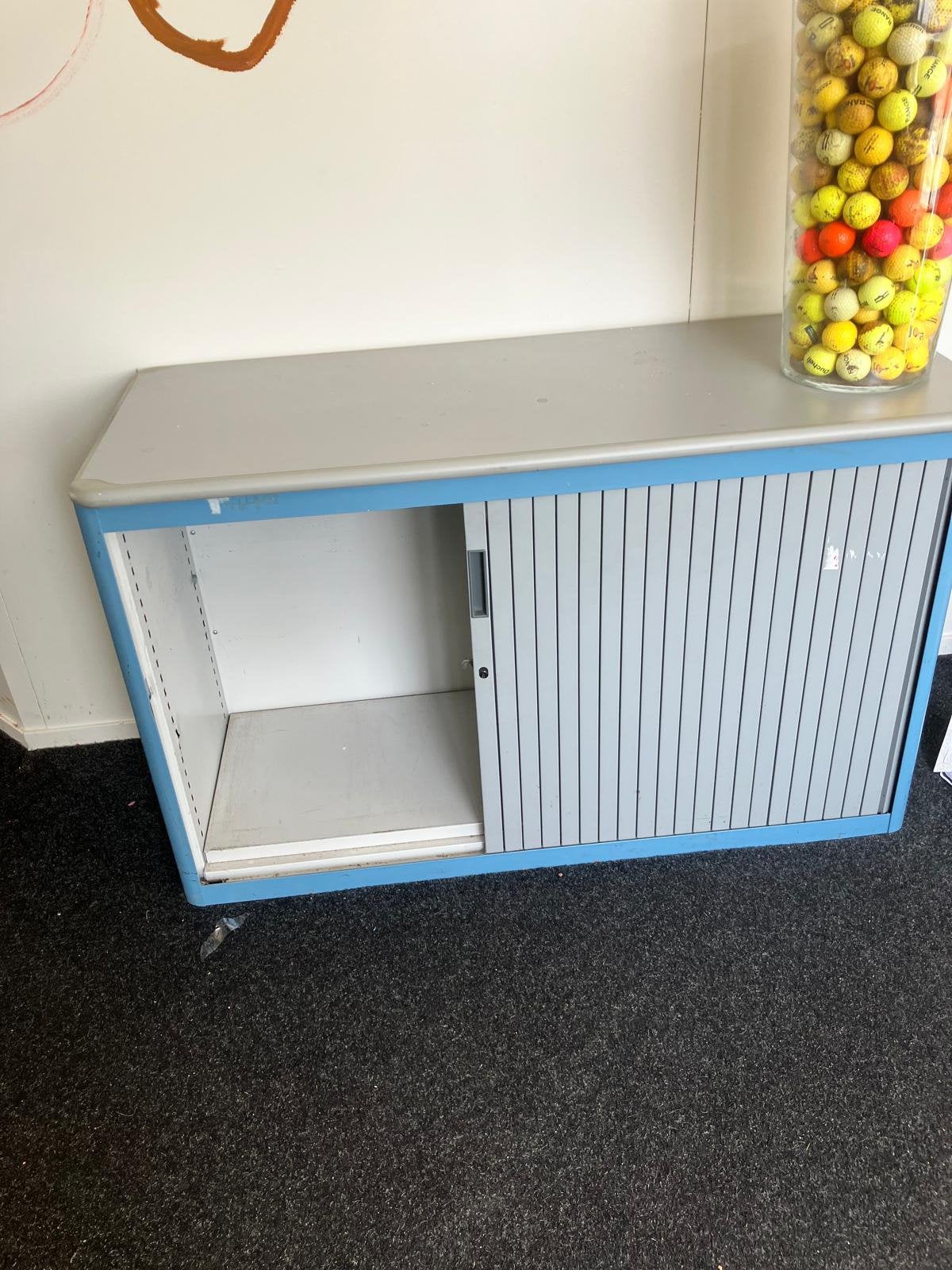 Metalen schuifdeur kast, Huis en Inrichting, Kasten | Roldeurkasten en Archiefkasten, Ophalen, Zo goed als nieuw, 25 tot 50 cm