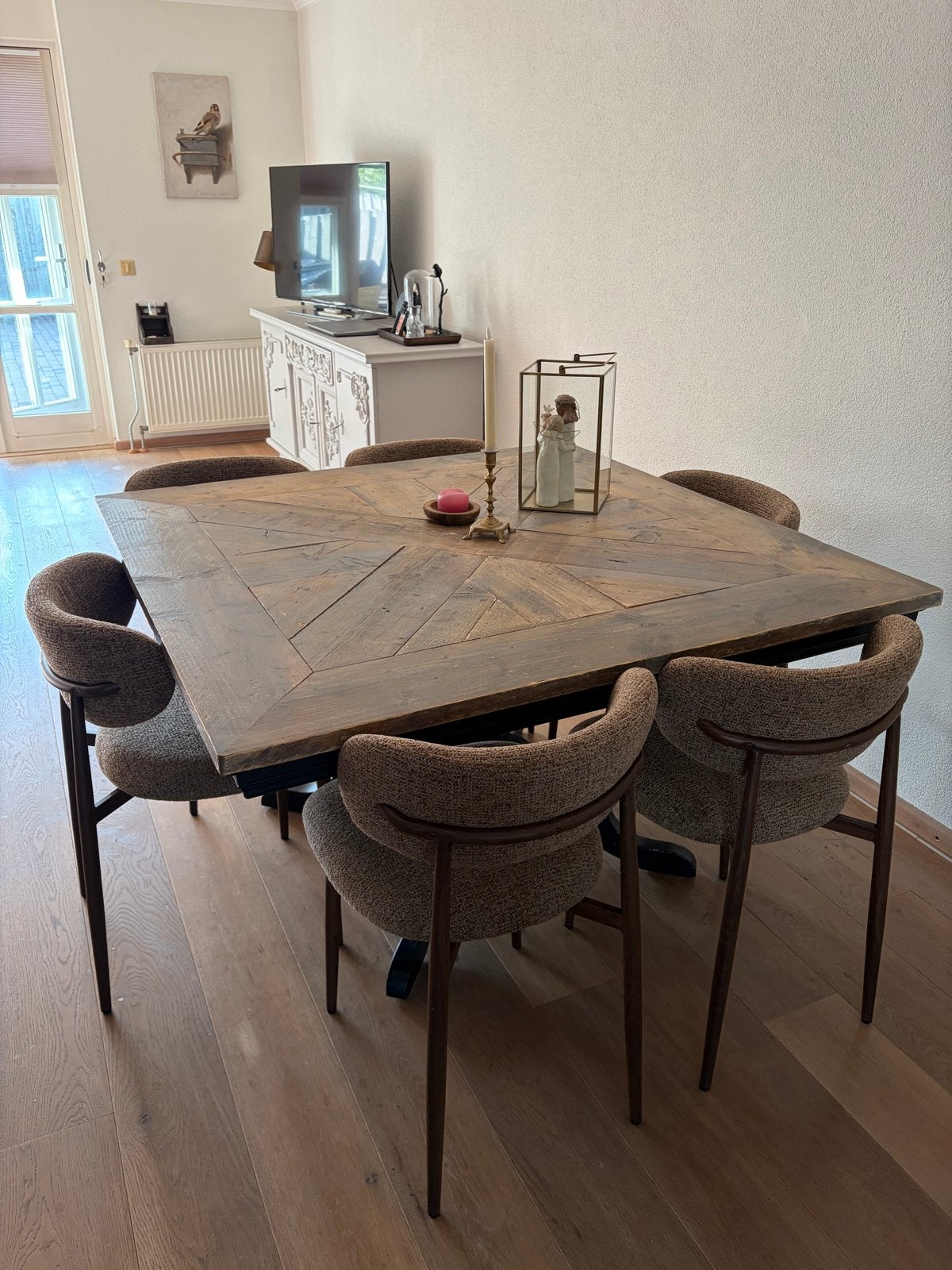 eettafel 140x140 cm met zwarte bolpoot(riviera maison), Ophalen, Gebruikt, 100 tot 150 cm, Vijf personen of meer