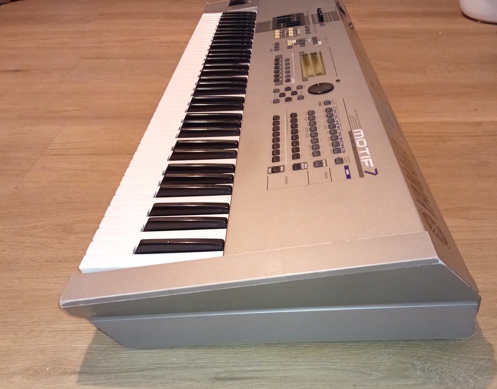 Yamaha Motif 7 Synthesizer - Technisch 100%, lakschade, Muziek en Instrumenten, Gebruikt, Ophalen of Verzenden, 76 toetsen, Midi-aansluiting