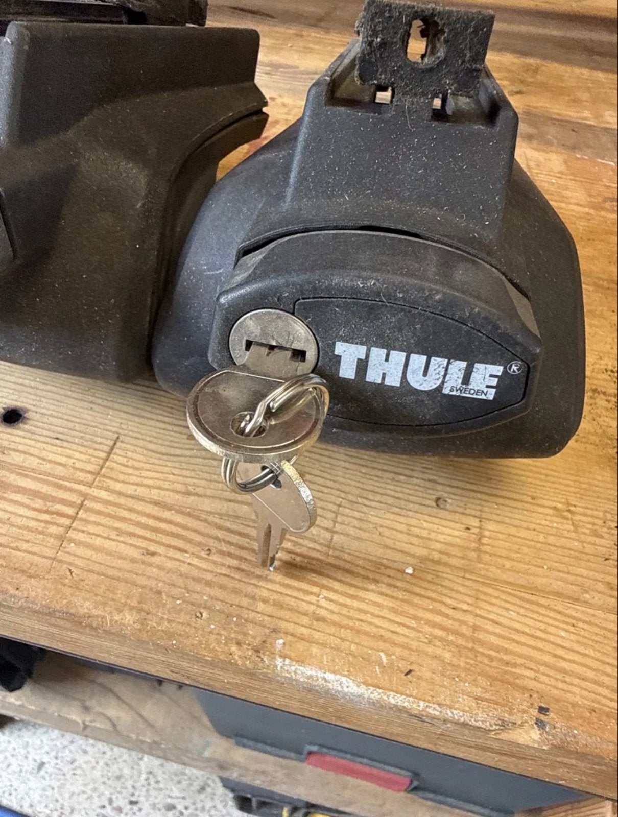 Thule 757 Voetenset voor dakdragers (4x) met sleutels, Auto diversen, Dakdragers, Ophalen of Verzenden, Gebruikt