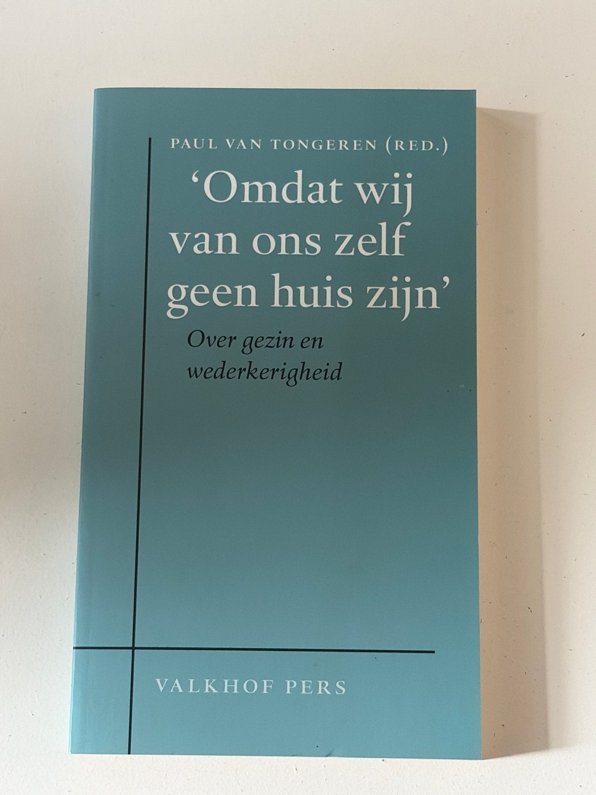 Boek: 'Omdat wij van ons zelf geen huis zijn' - Paul van Ton, Ophalen of Verzenden, Gelezen, Nederland