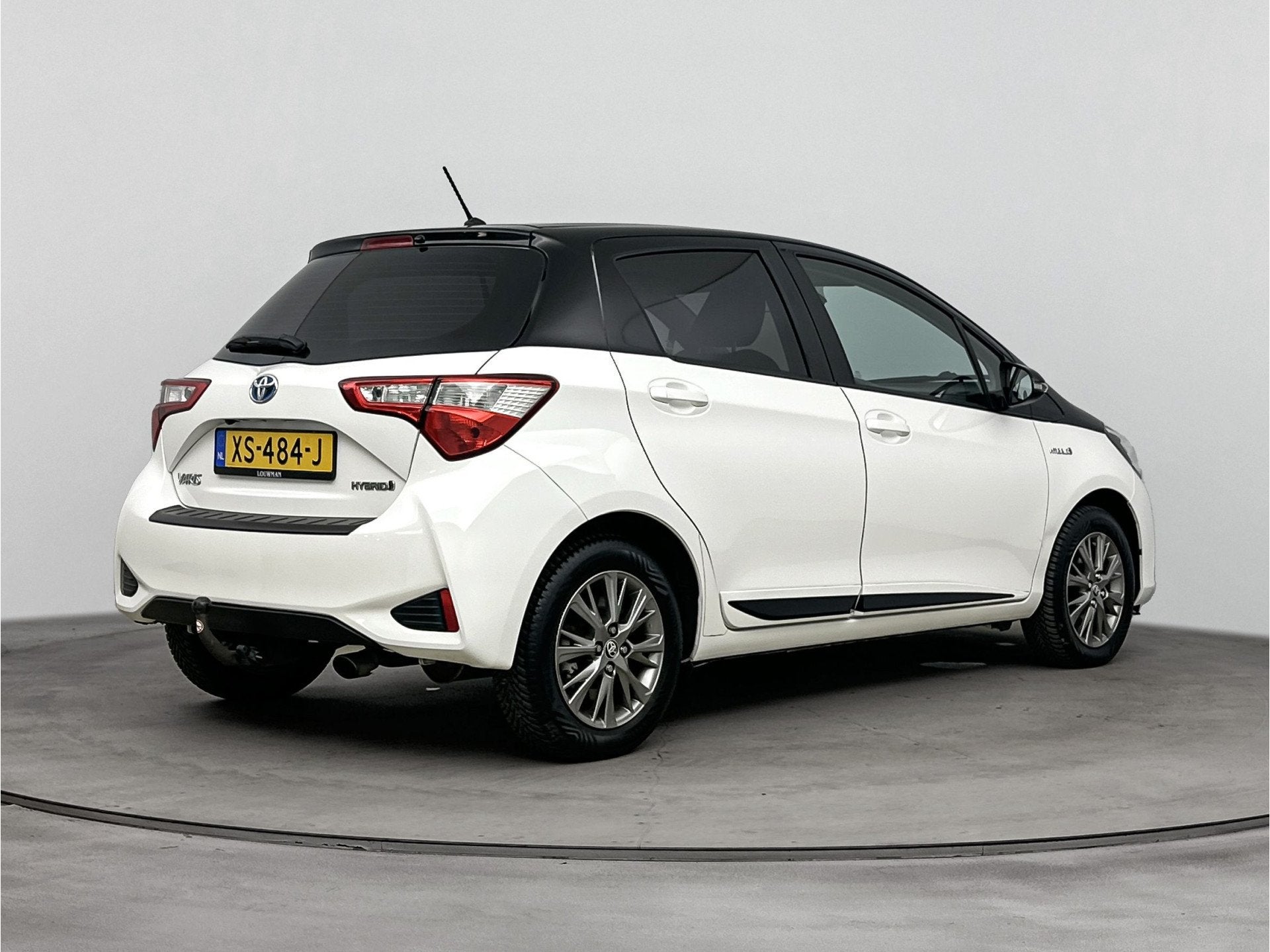 Toyota Yaris 1.5 Hybrid Design | Trekhaak | Achteruitrijcame, Auto's, Toyota, 12 maanden, Gebruikt, Euro 6, 4 cilinders