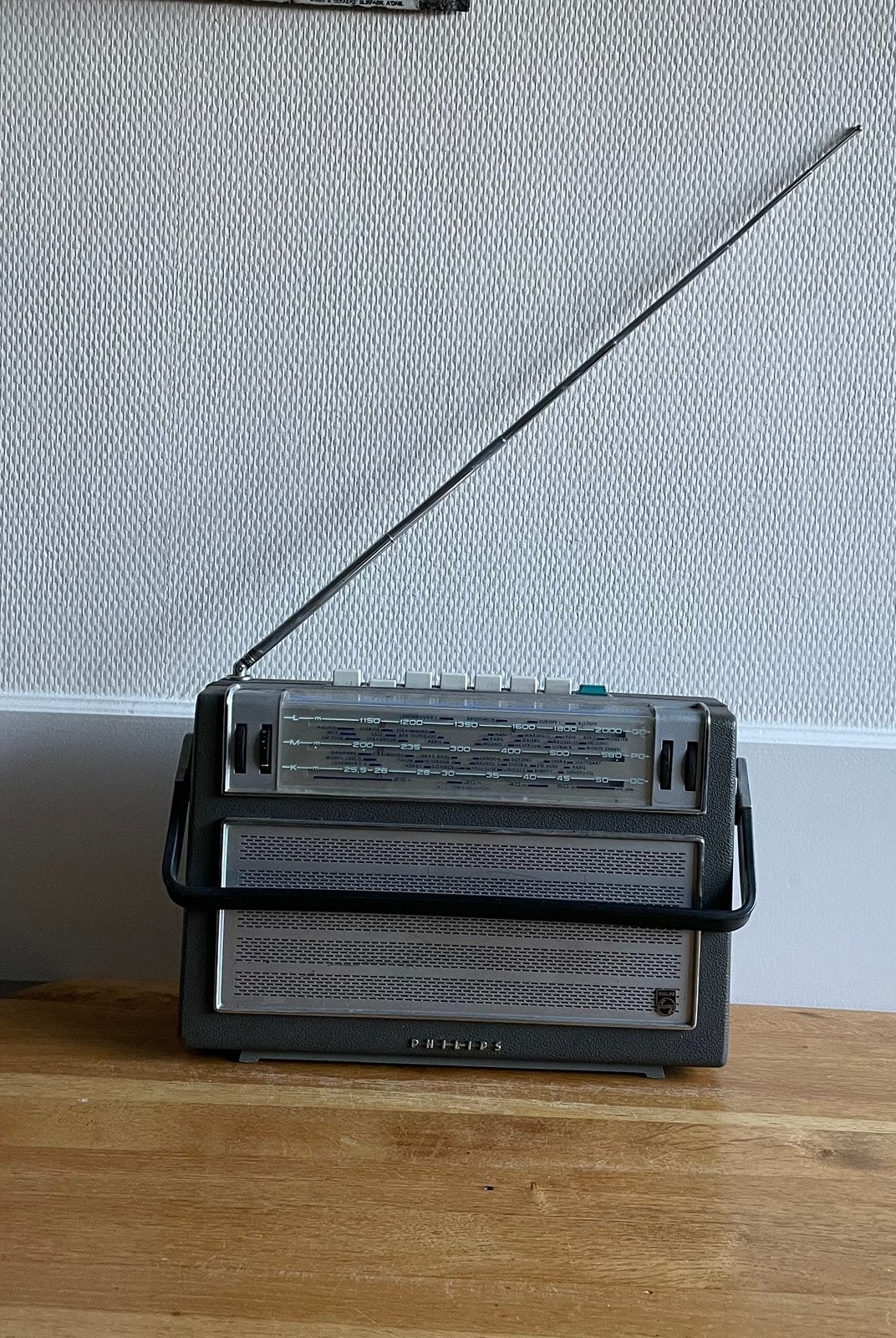 Te koop jaren 60 philips draagbare radio, Ophalen of Verzenden