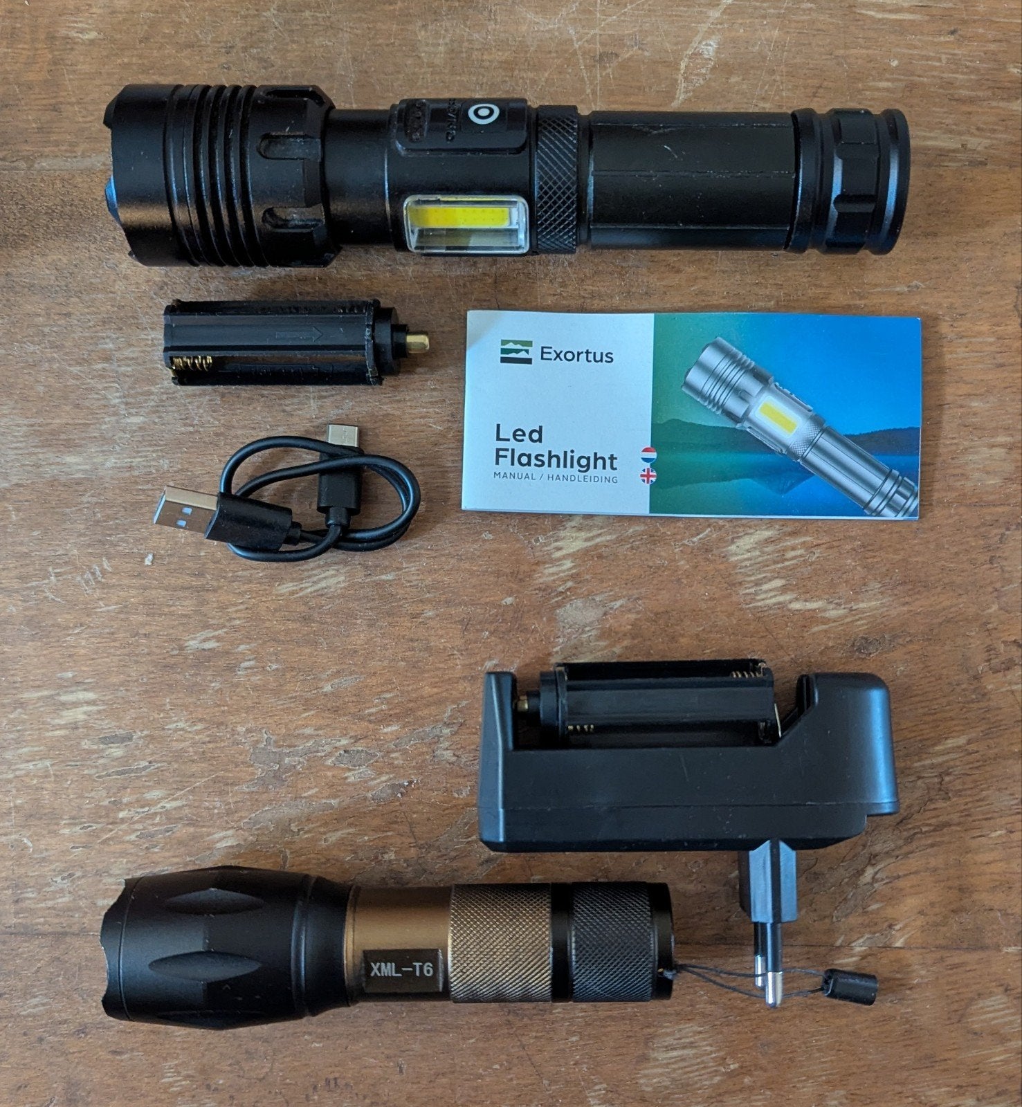 2 sterke zaklampen, Exortus 5000 Lumen en XML-T6 2000 Lumen, Ophalen, Accu