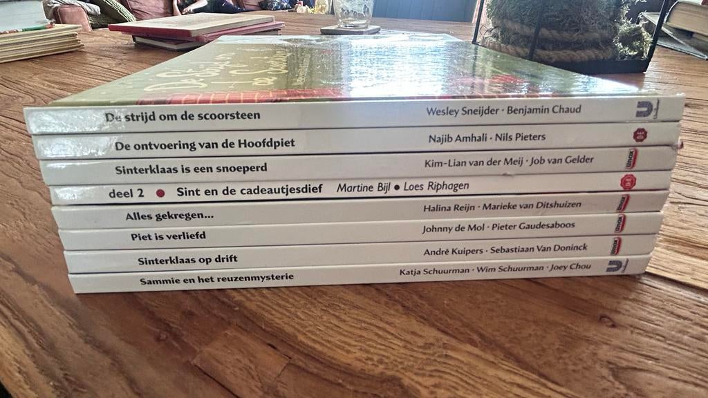 Sinterklaas boeken set van 8 stuks door bekende Nederlanders, Boeken, Ophalen of Verzenden, Gelezen, Fictie algemeen