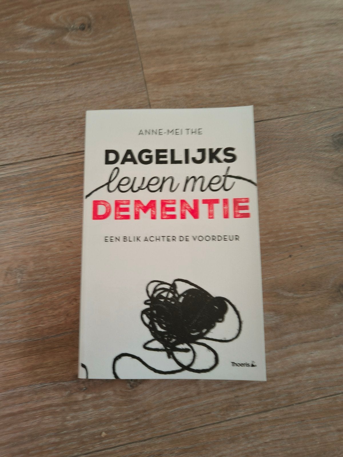 boek dagelijks leven met dementie, Ophalen of Verzenden, Zo goed als nieuw