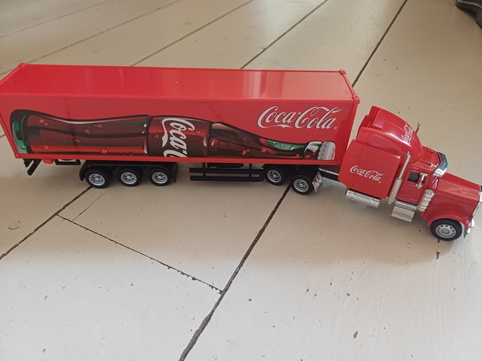 Coca-Cola Vrachtwagen Model - Rode Truck met Trailer, Overige merken, Gebruikt, 1:32 tot 1:50, Ophalen of Verzenden