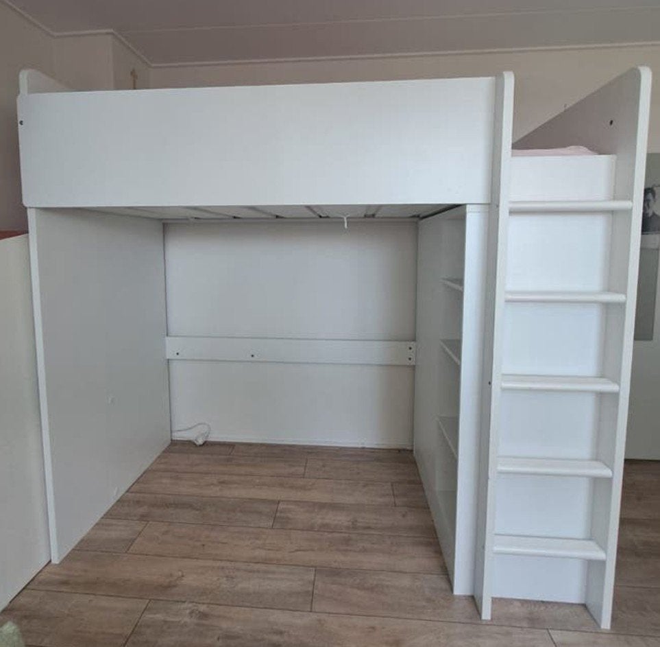 Hoogslaper Ikea Stuva/ Smastad witte deurtjes, Kinderen en Baby's, Kinderkamer | Stapelbedden en Hoogslapers, Ophalen, Gebruikt