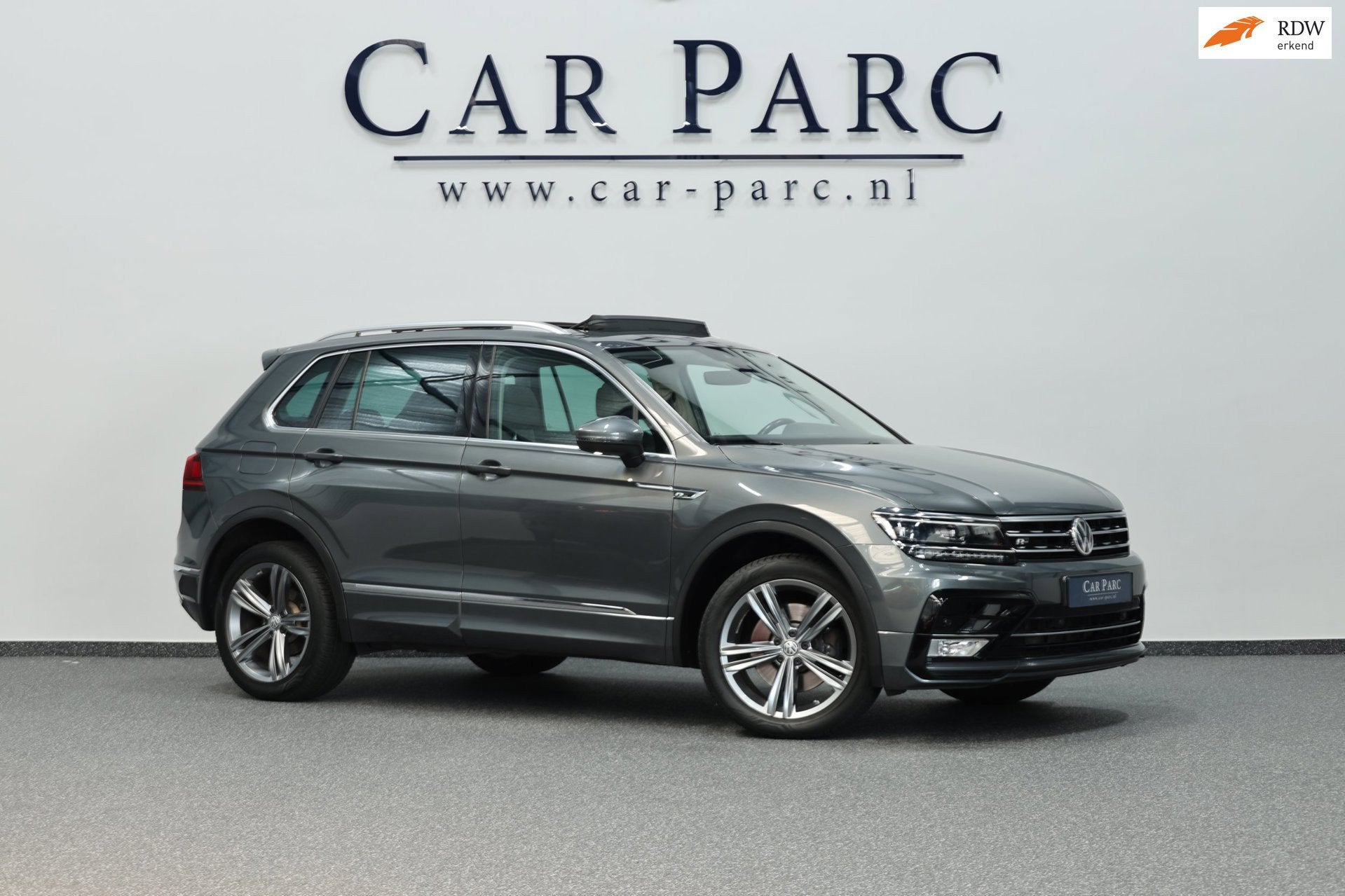 Volkswagen Tiguan 2.0 TSI 4Motion R-line 180+PK LED/VIRTUAL/, Auto's, Automaat, Dealer onderhouden, Gebruikt, Euro 6