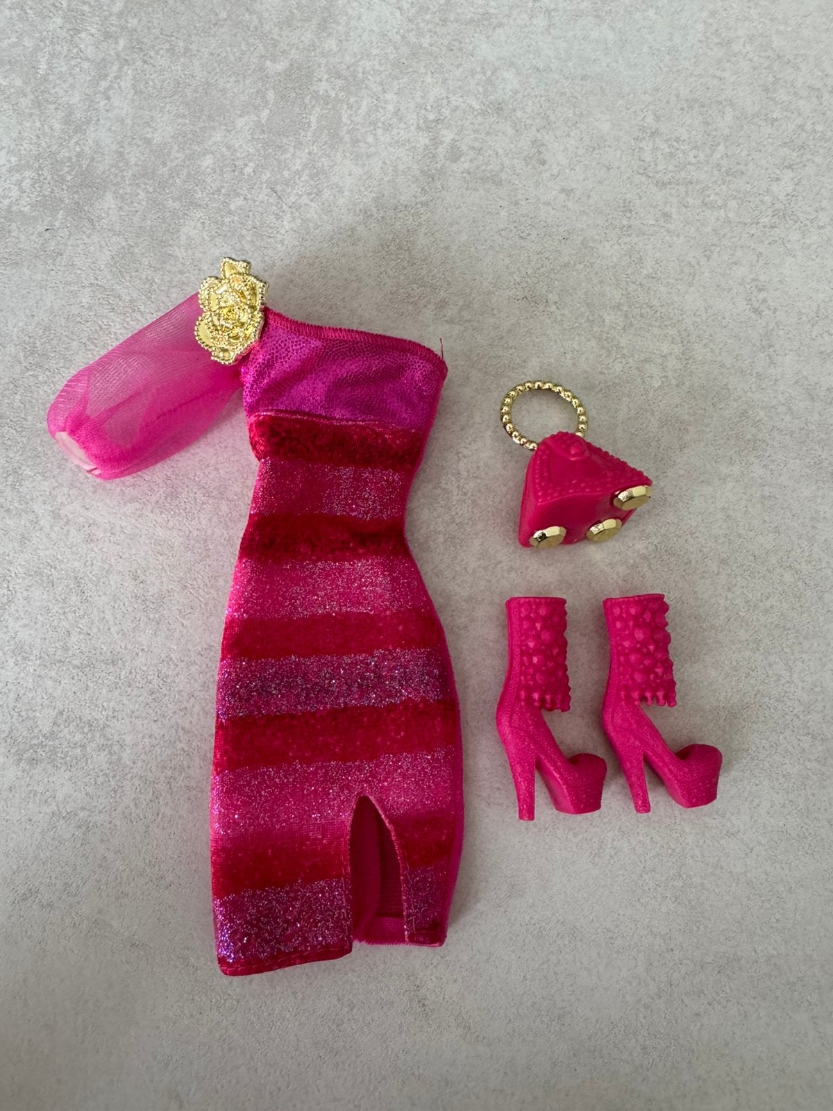 Barbie fashionista glam kleding 2012, Verzamelen, Ophalen of Verzenden, Gebruikt, Kleertjes