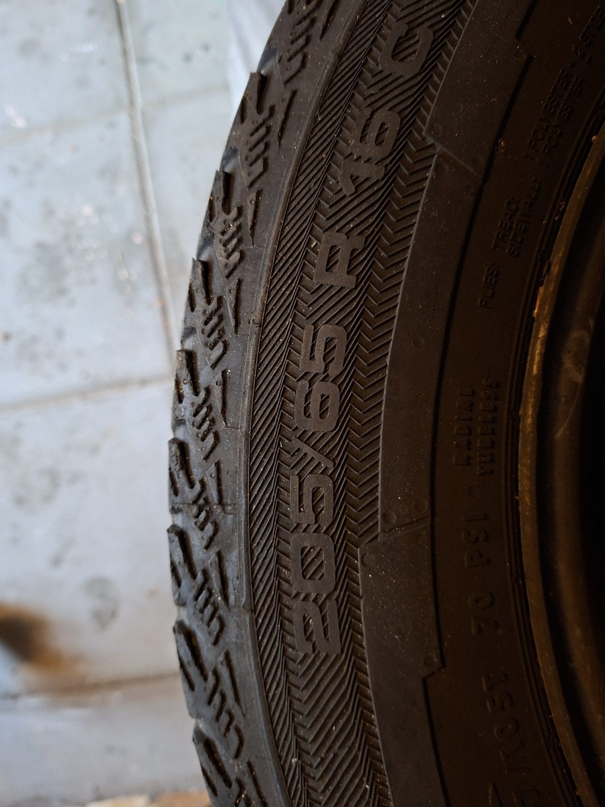Set van 4 winterbanden op velg 205/65 R16 C, Auto-onderdelen, Banden en Velgen, Ophalen, 16 inch, Banden en Velgen, Bestelwagen