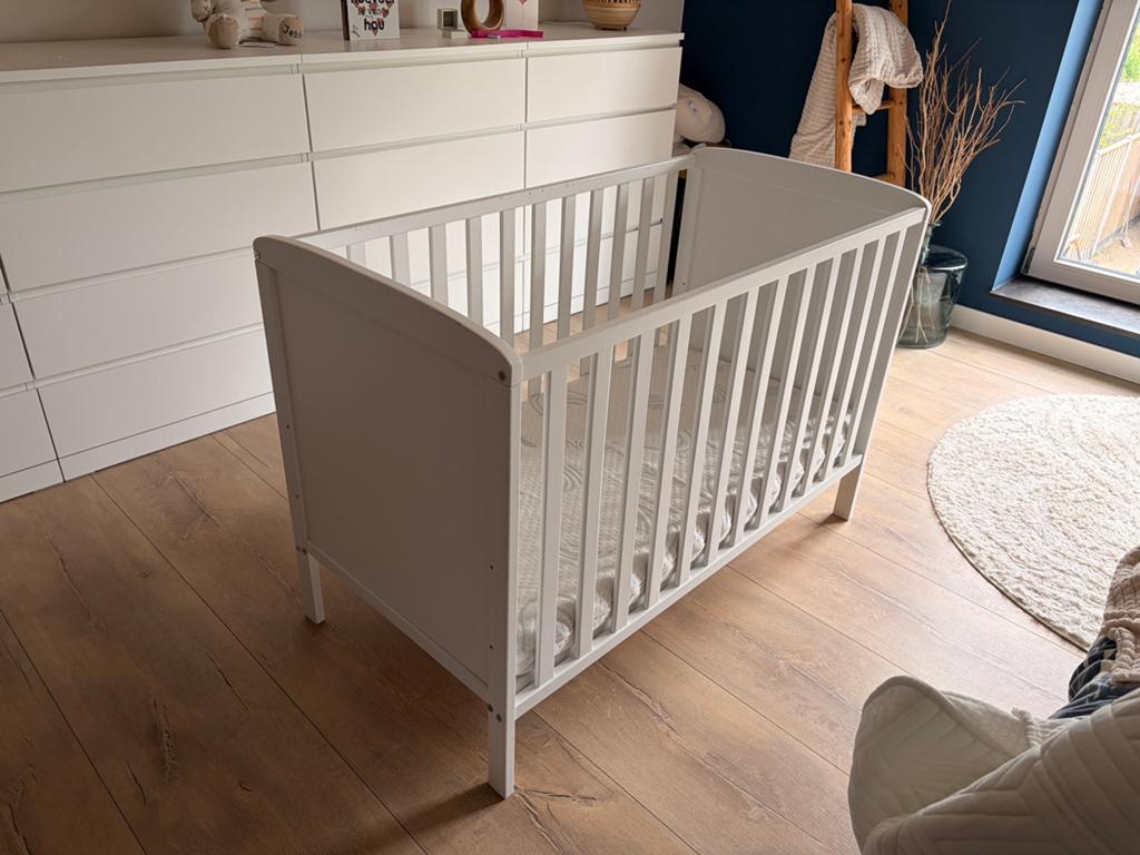 Ledikant (met/zonder aerosleepmatras), Ophalen, Gebruikt, Ledikant
