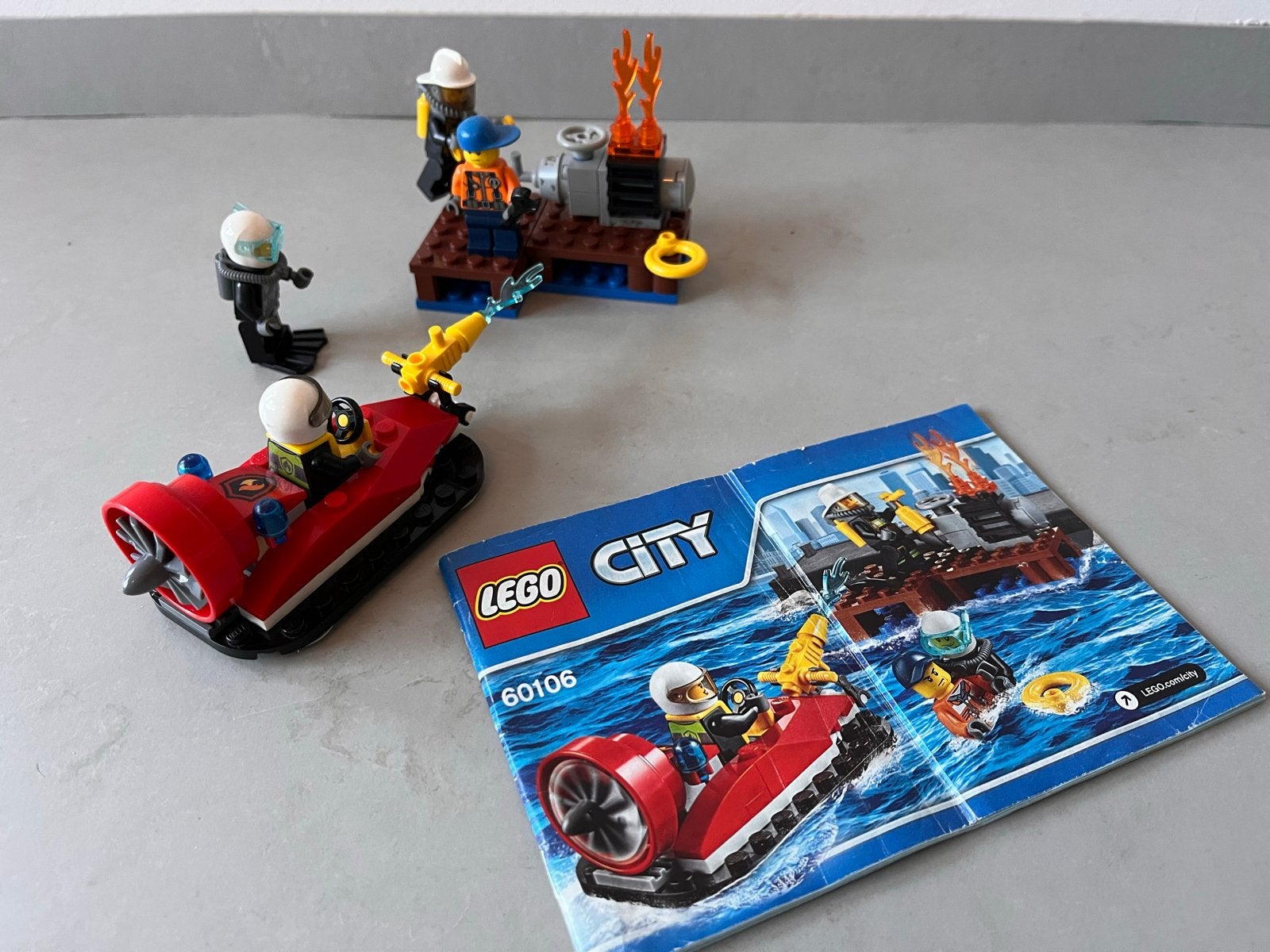 Lego City Brandweer blusbootje Set 60106 met minifigs, Kinderen en Baby's, Lego, Ophalen of Verzenden, Compleet, Complete set