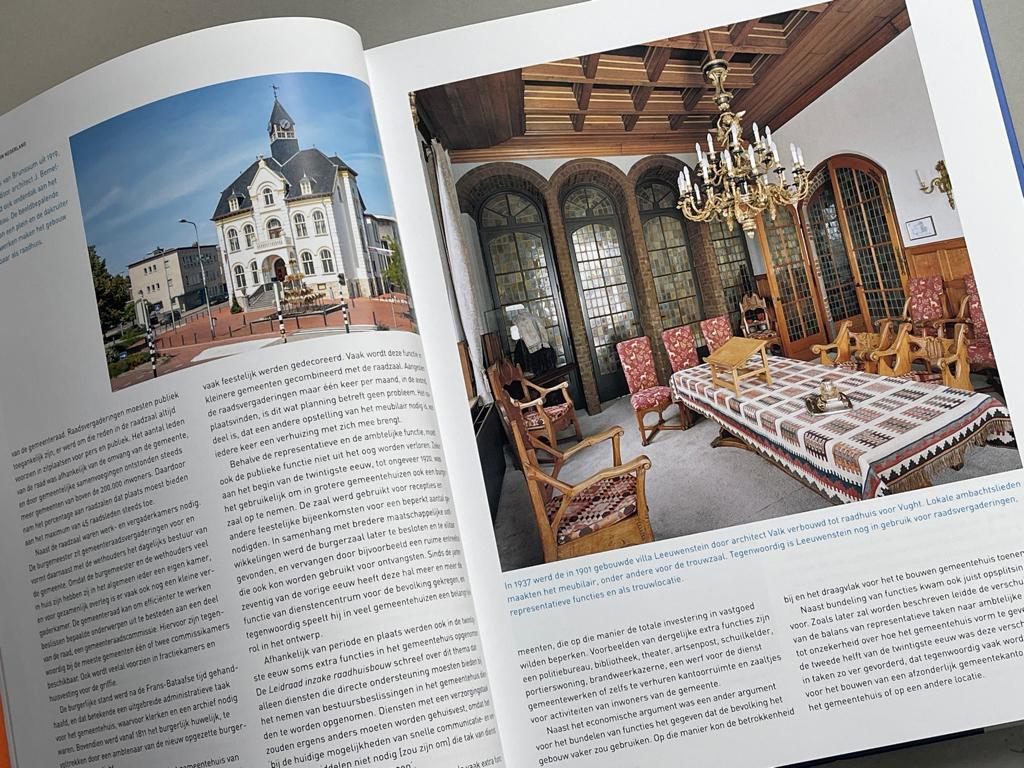 bouwkunst / Gemeentehuizen in Nederland (Matrijs 2020), Boeken, Ophalen of Verzenden, Zo goed als nieuw, Overige onderwerpen