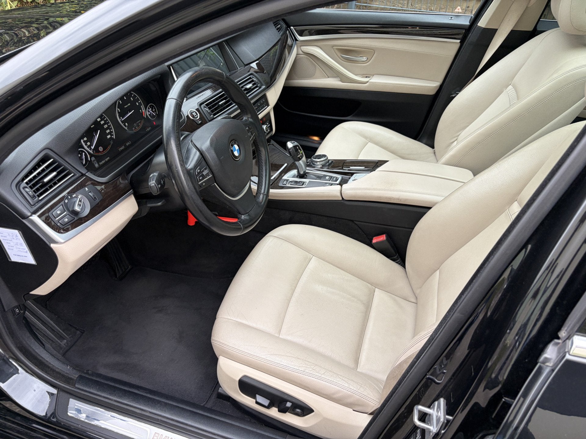 Foto 6 van BMW 5 Serie Touring 520i High Executive / AUTOMAAT / LEER /