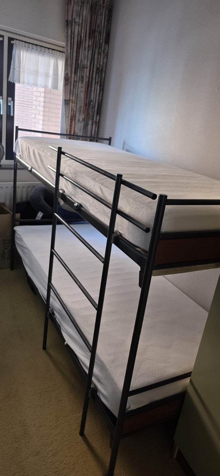 Degelijk metalen stapelbed inclusief matrassen, Ophalen, Gebruikt, 90 cm, Tweepersoons