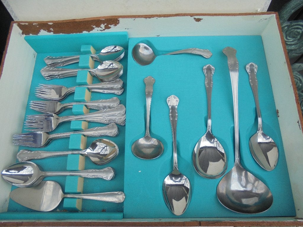 Uitgebreide bestekcassette 12 persoons sierlijk bewerkt, Ophalen of Verzenden