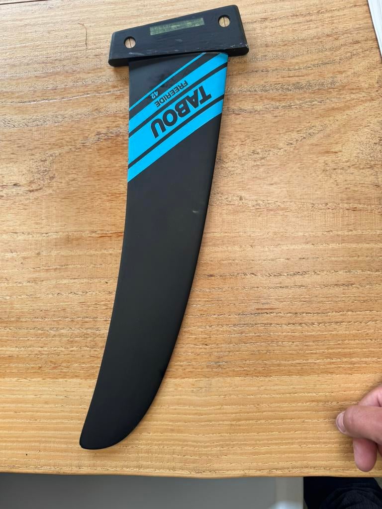 Tabou  freeride 42 cm fin, Watersport en Boten, Windsurfen, Ophalen of Verzenden, Zo goed als nieuw, Overige typen