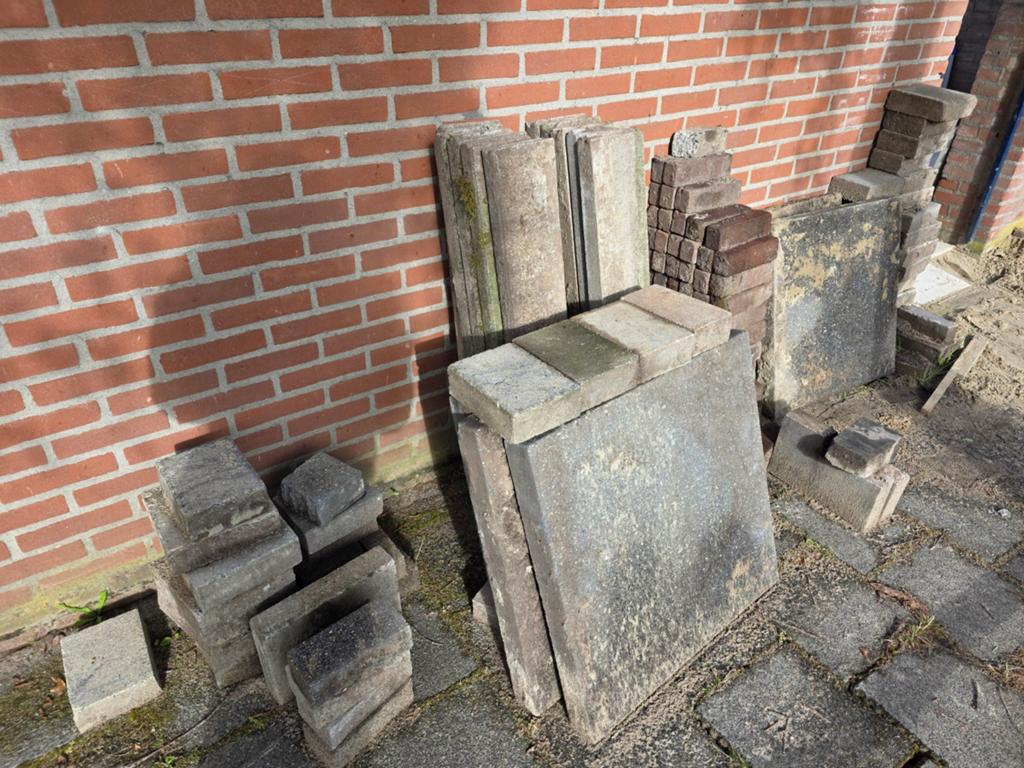 Diverse stenen, in 1 keer ophalen, Ophalen, Steen of Klei, 15 m² of meer, Dakpannen