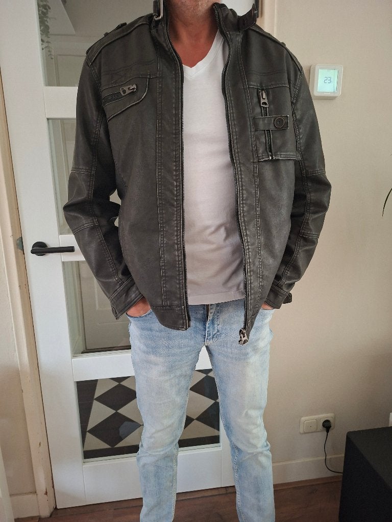 Zwart heren bikerjack / leren look jas, maat L/XL, Ophalen of Verzenden, Nieuw, Maat 52/54 (L), Zwart