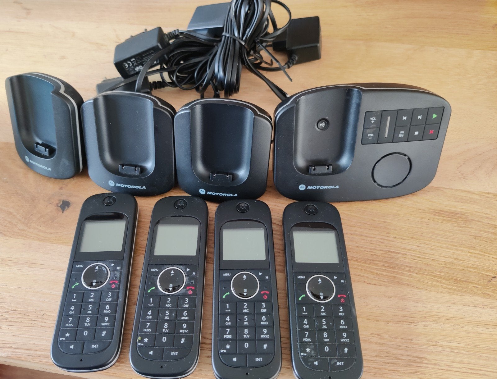 Motorola D1014 Draadloze Telefoon Set - 4 Handsets, Telecommunicatie, Ophalen of Verzenden, Zo goed als nieuw, 4 handsets of meer