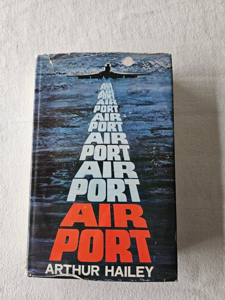 Airport van de schrijver Arthur Hailey, Ophalen of Verzenden, Zo goed als nieuw