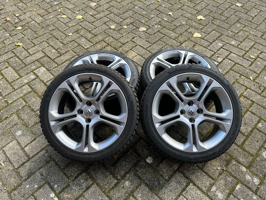 Renault Clio 17" GT velgen + Hankook winterbanden 205/45R17, Auto-onderdelen, Ophalen, Gebruikt, Banden en Velgen, 17 inch