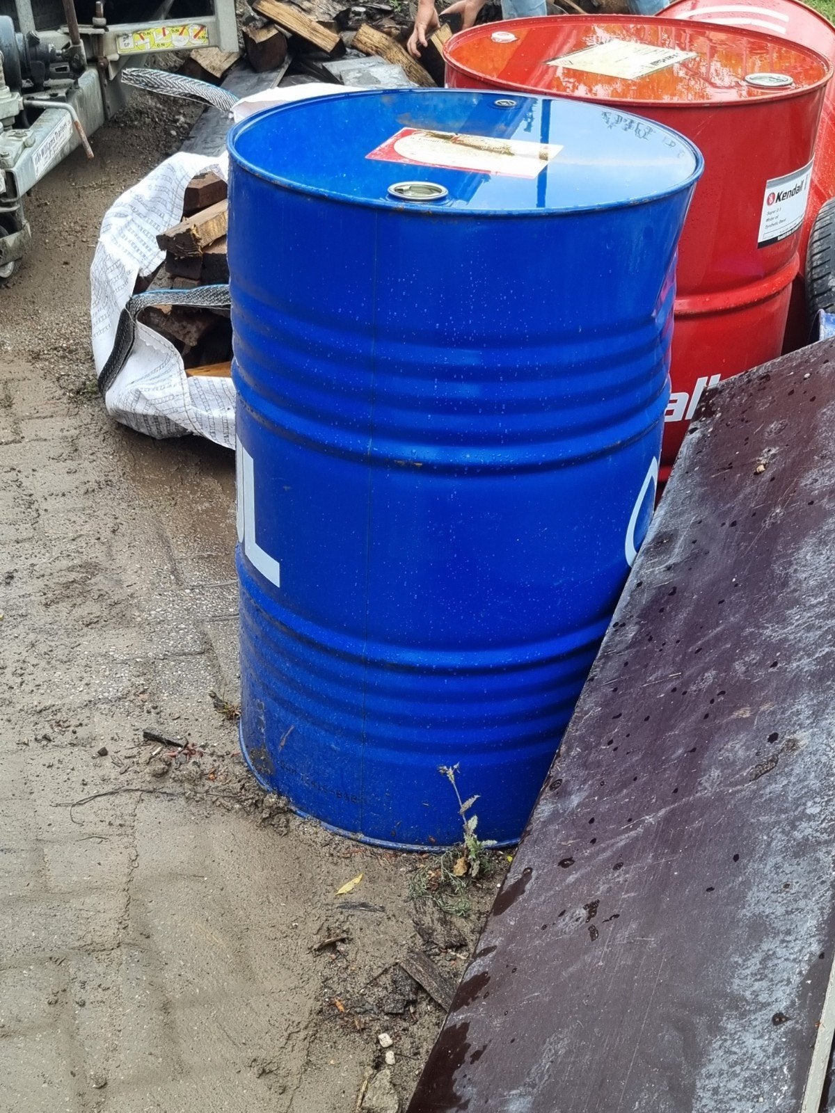 8 olievaten oliedrum- 200 liter - Blauw en Rood, Ophalen of Verzenden, Gebruikt
