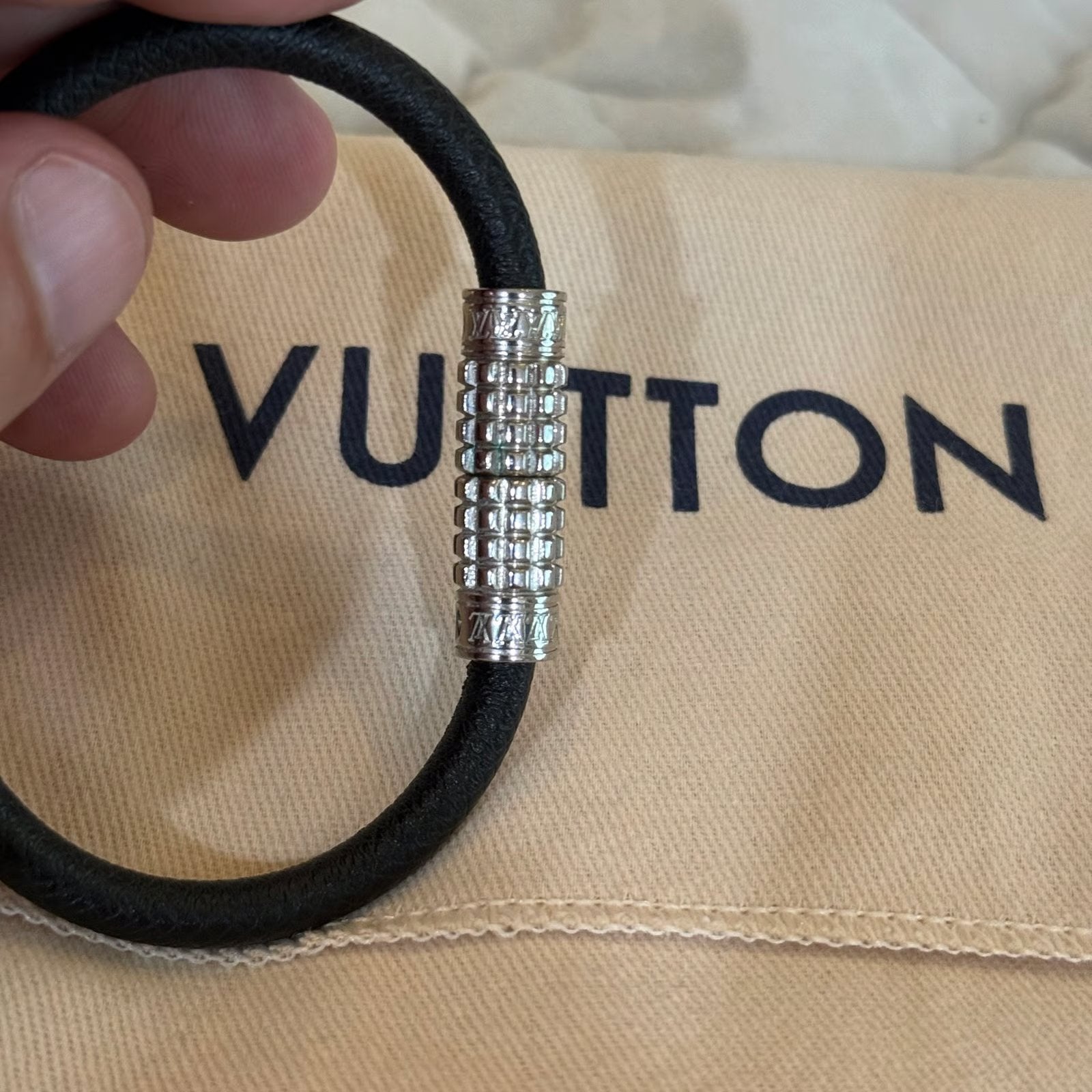 Louis Vuitton Digit armband (met aankoopbewijs) NIEUW, Ophalen, Nieuw, Leer