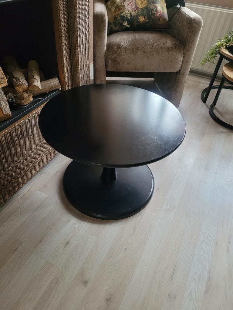 Mooi zwart bijzettafeltje - Kwantum Trodena Zwart, Huis en Inrichting, Ophalen, Minder dan 45 cm, Rond, 55 tot 75 cm