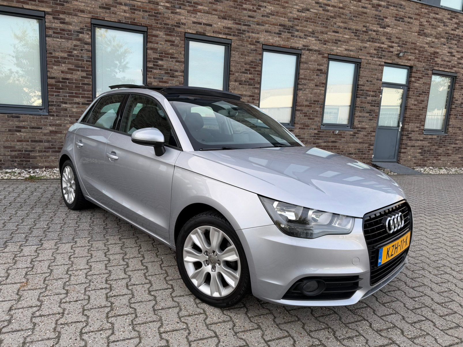 Audi A1 Sportback 1.4 TFSI 122PK 5DRS Airco PDC Pano Navi, Voorwielaandrijving, A1, Zwart, 4 cilinders