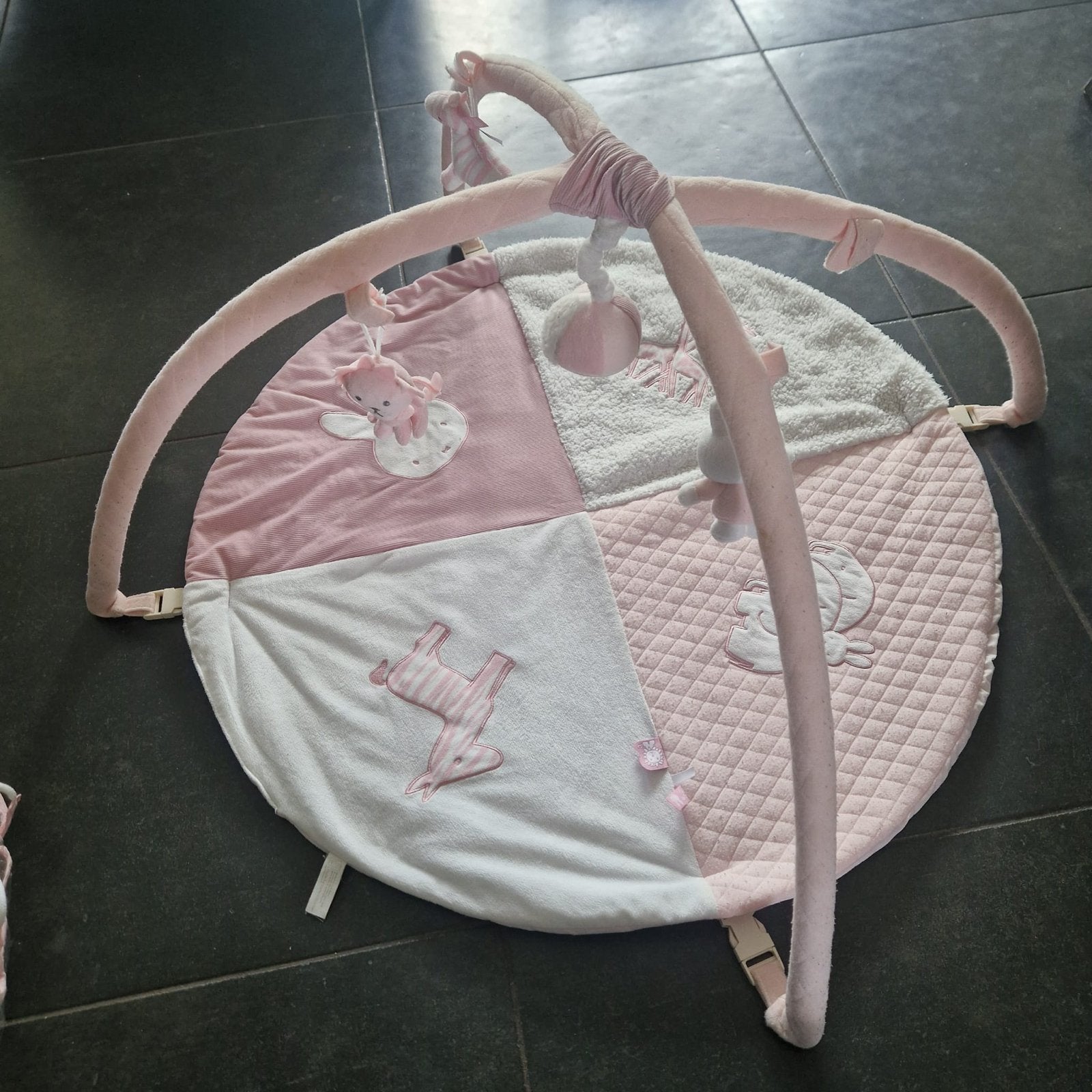 Nijntje baby speelkleed met speelboog en speeltjes, Kinderen en Baby's, Speelgoed | Babyspeelgoed, Ophalen of Verzenden, Gebruikt