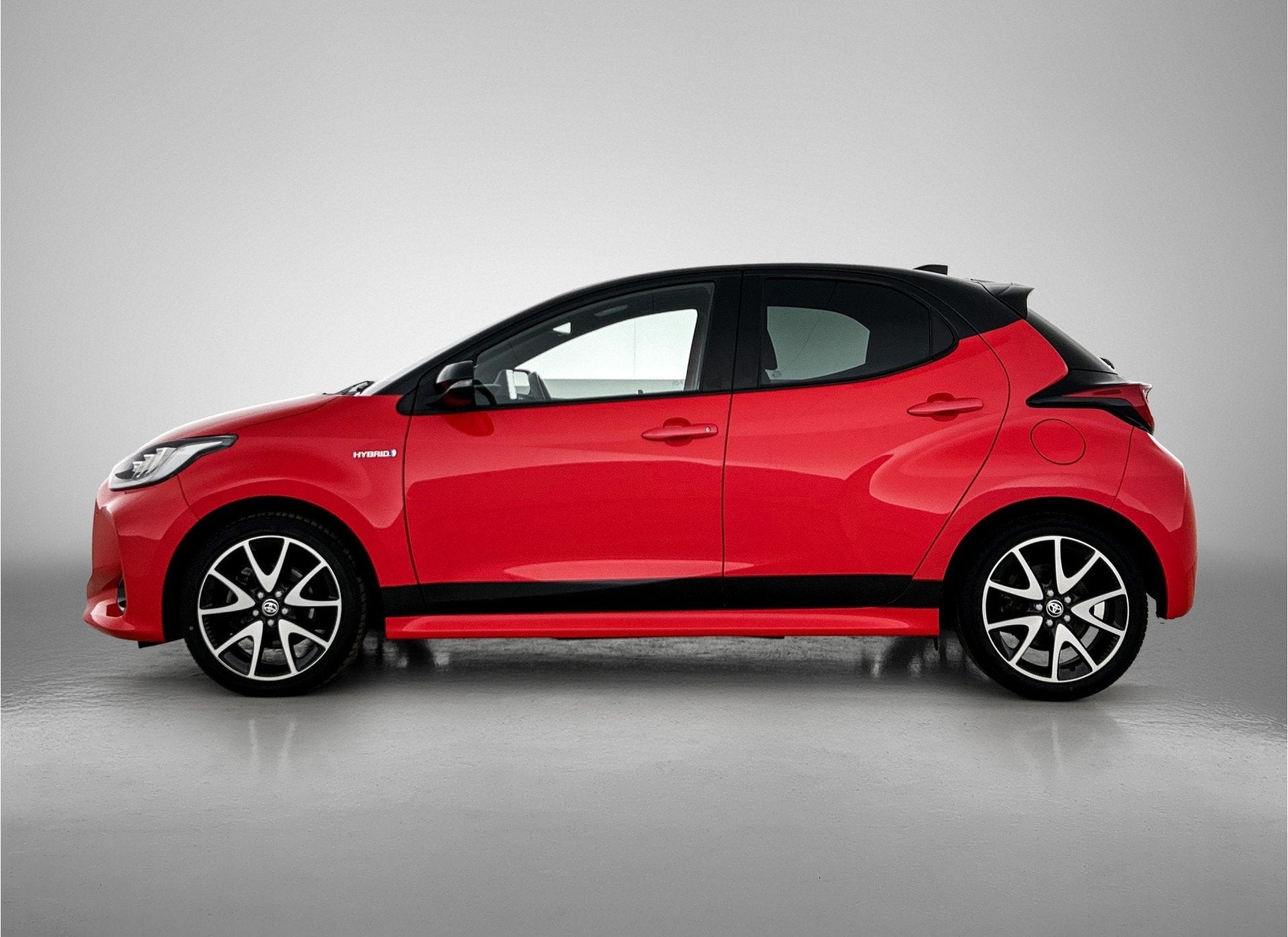Toyota Yaris 1.5 Hybrid Launch Edition Limited | Head-Up Dis, Auto's, 12 maanden, 450 kg, Gebruikt, Bedrijf