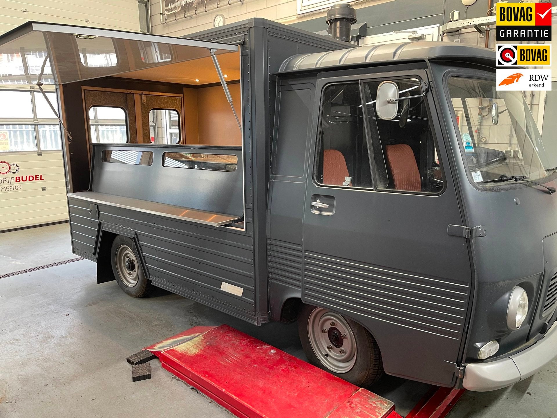 Peugeot J7 FOODTRUCK Volledig gerestaureerd/gereviseerd Benz, Auto's, Bestelauto's, Achterwielaandrijving, Gebruikt, 4 cilinders