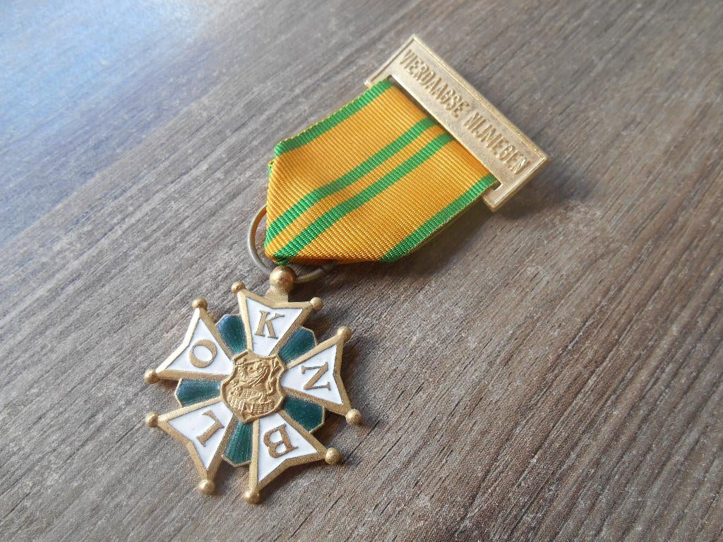 Medaille Vierdaagse Nijmegen voor 10 keer lopen, Ophalen of Verzenden, Landmacht, Nederland, Lintje, Medaille of Wings